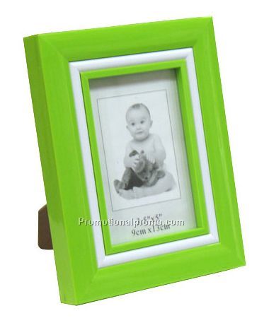 Plastic picture frame