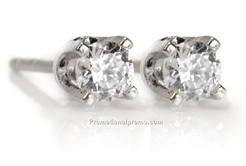 Diamond stud earrings in 14k yellow gold