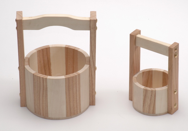 wooden bucket/cask 
  
   
     
    