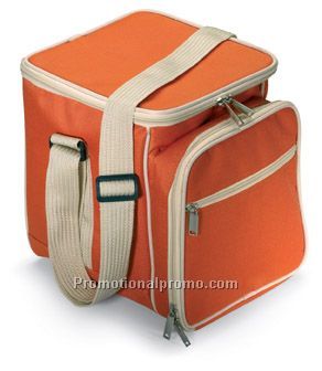 Cooler bag with picnic cutler