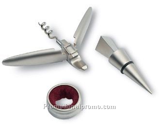 Luxurious wine set in gift box