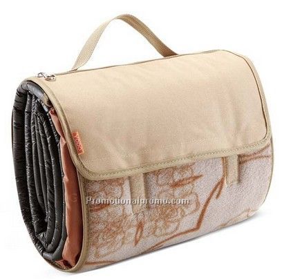 Foldable outdoor picnic mat