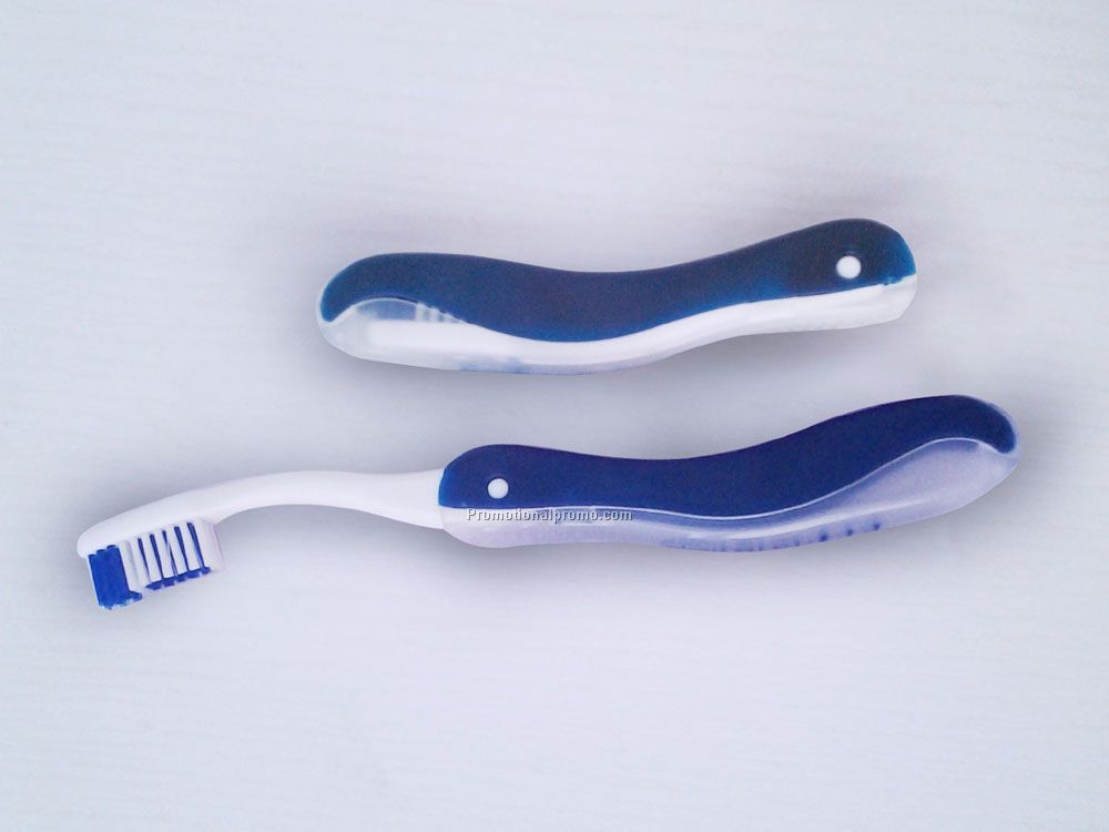 Folding travel toothbrush