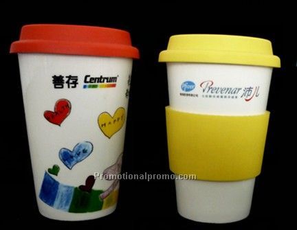 Ceramic cup with silicone lid and sleeve