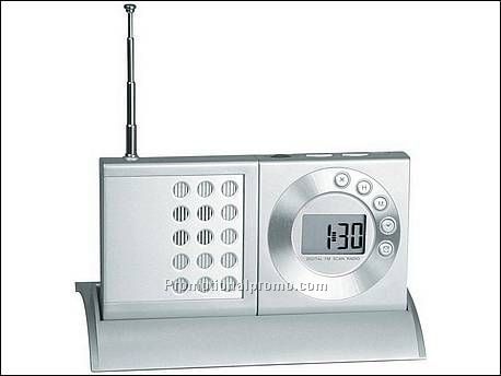 CrisMa klok met radio en kopte