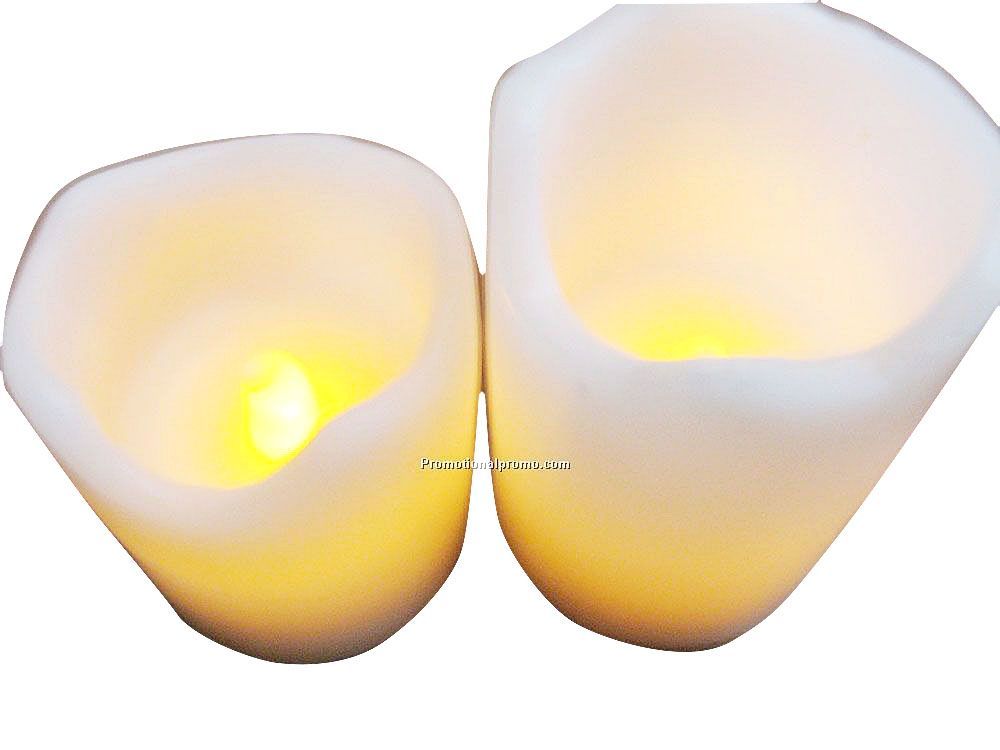 Electronic flashing candle