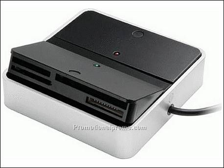 Kaartlezer en USB hub. Met een hydrau...