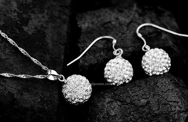 crystal ball shape necklace