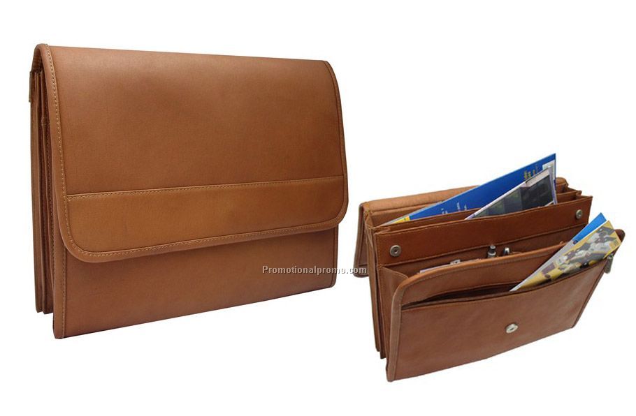 Envelope portfolio with single magnetic opening and three compartments