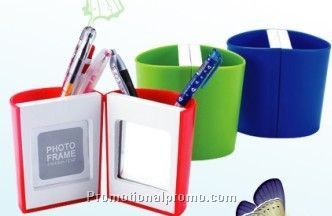 Folding pen holder frame