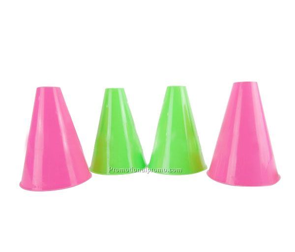 Cheerleader usse megaphone