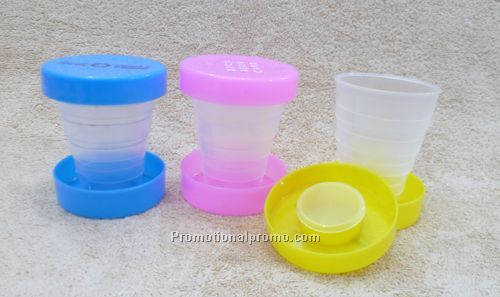 Plastic collapsible cup