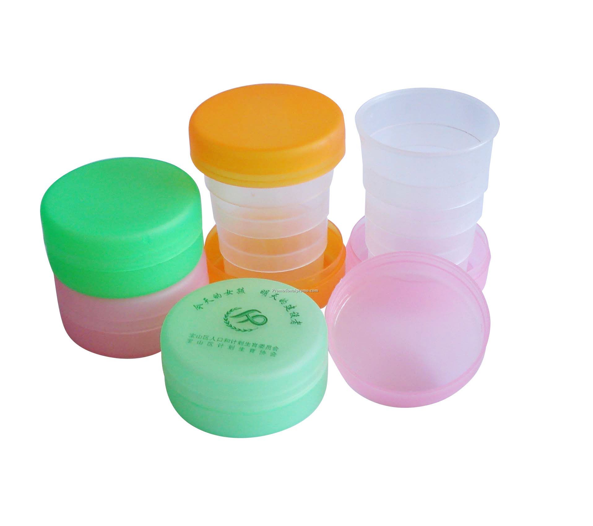Folding plastic cup