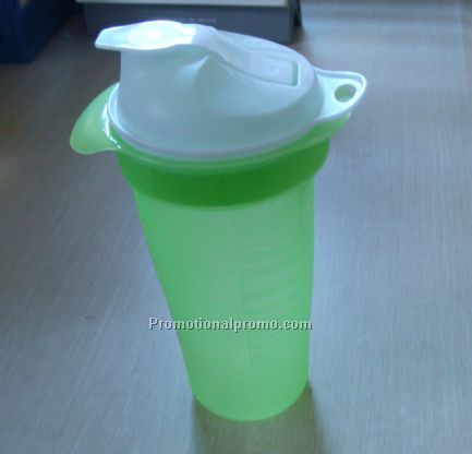 Plastic shaker bottle