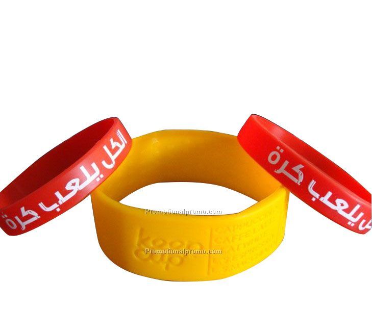Wide silicone bracelet