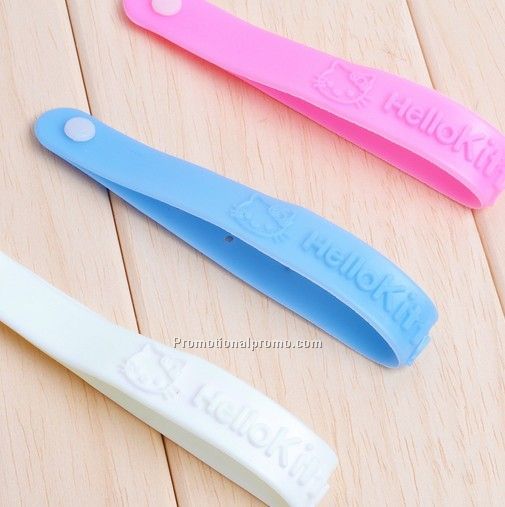 Adjustable mosquito repellent bracelet