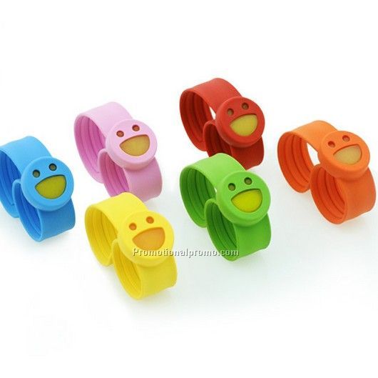 Adjustable mosquito repellent bracelet