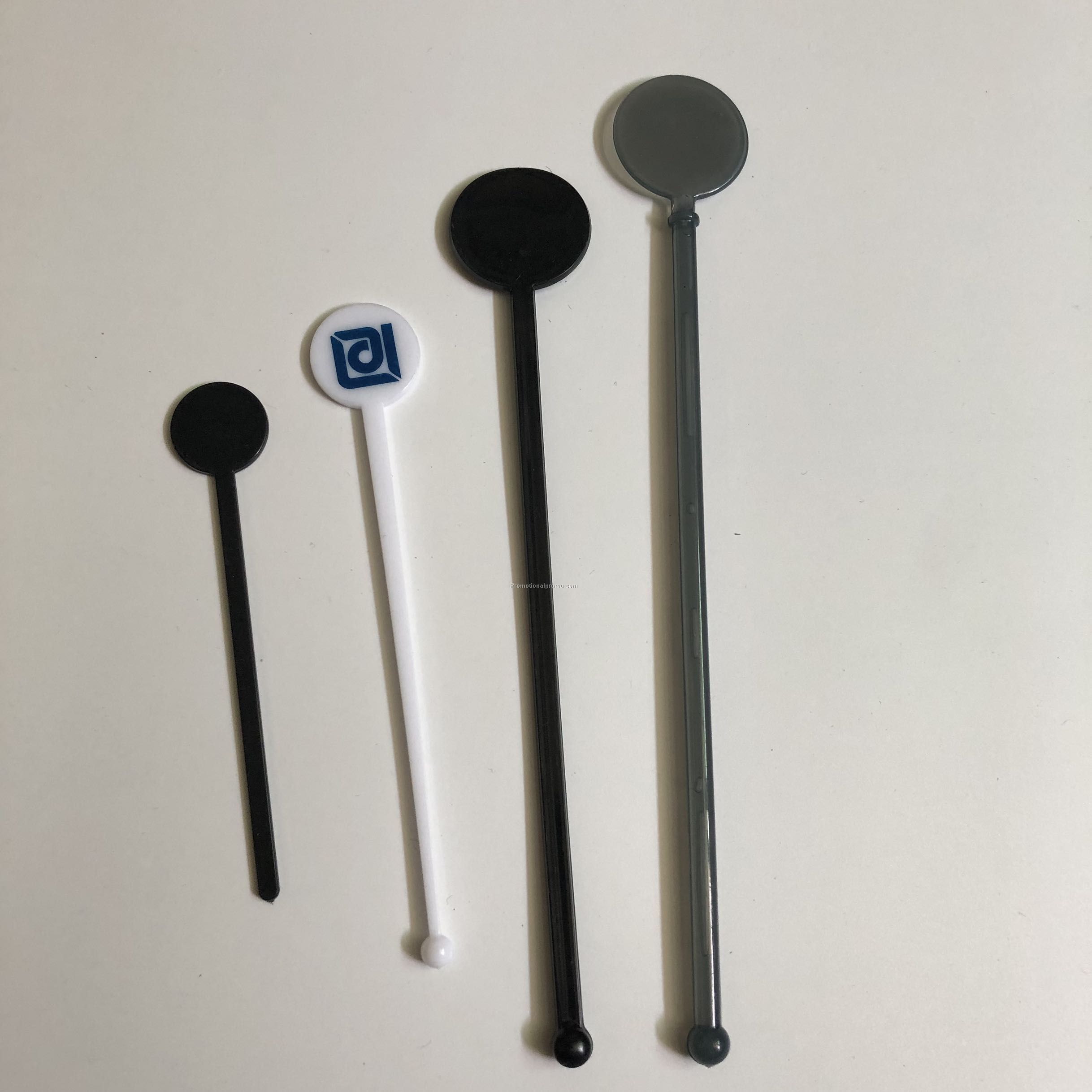 Plastic swizzle stirrers