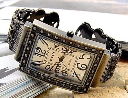 Simple and hollow square braclet