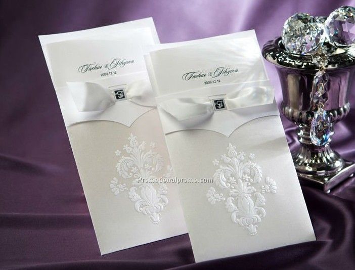 Vintage White Flor-de-lis Wedding Invitation