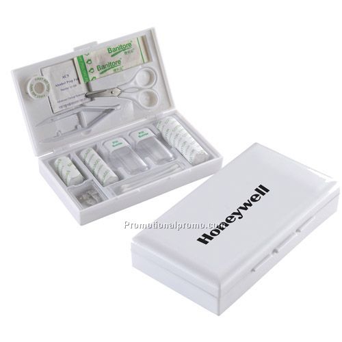 DELUXE FIRST AID KIT