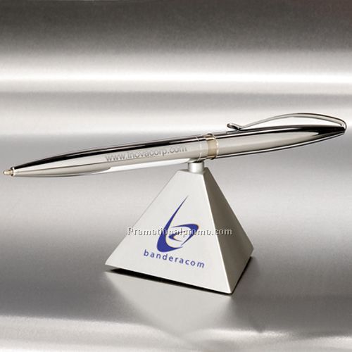 Propeller Pen with Pyramid Base