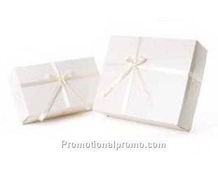 Gift Box with ribbon - Large - 17.537920x 1537920x 5.7537948/B>