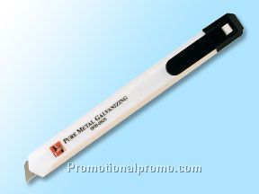 Snap off blade cutter