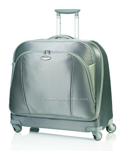 X37481on 392002 Spinner Garment Bag
