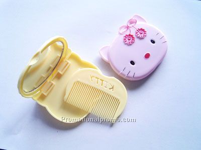 Foldable Mirror With Comb