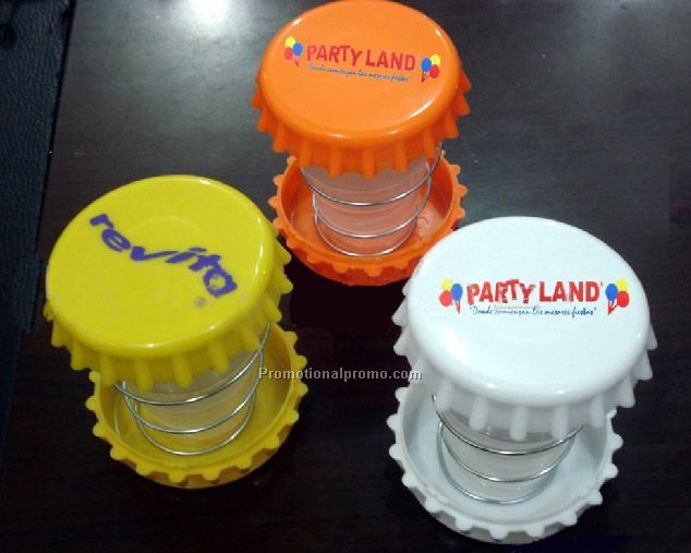 Folding plastic cup