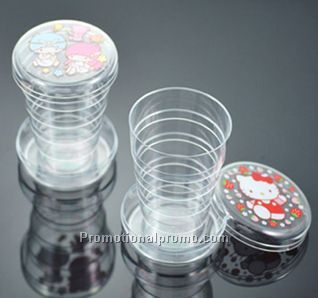 Folding plastic cup