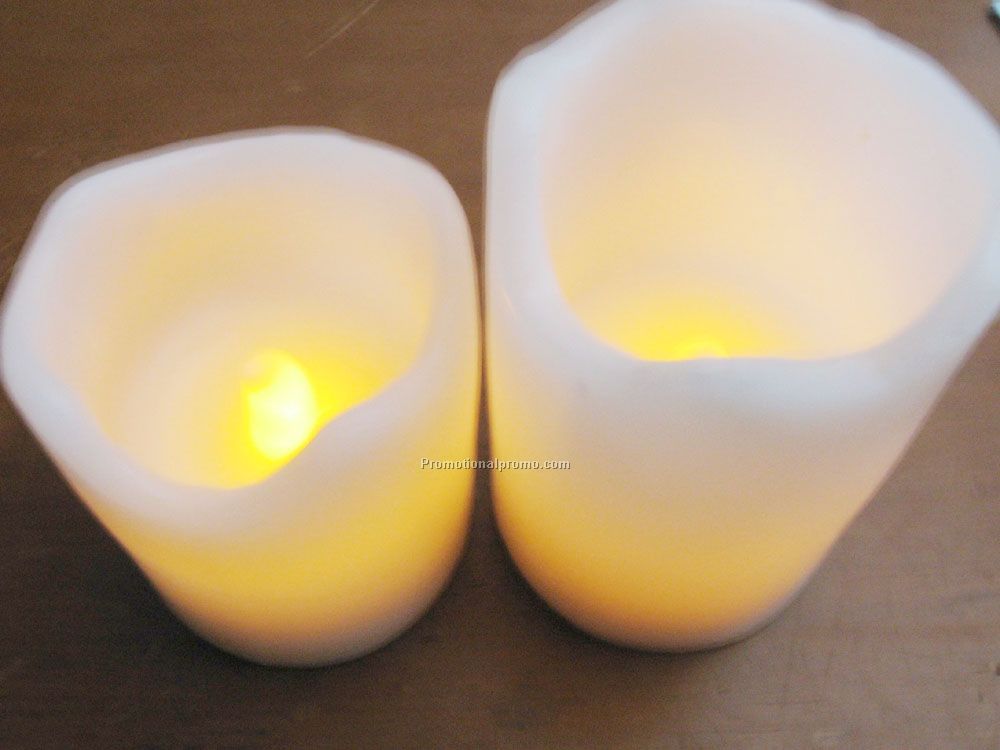 Electronic flashing candle